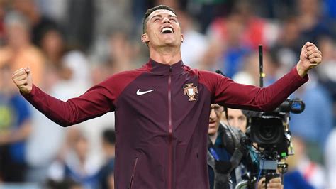 Portugal hero Cristiano Ronaldo scores stunning rabona in training.